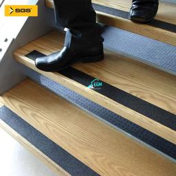 ROULEAU RUBAN ADHÉSIF NOIR ANTIDÉRAPANT 25MM DE15M SGS - Image 3